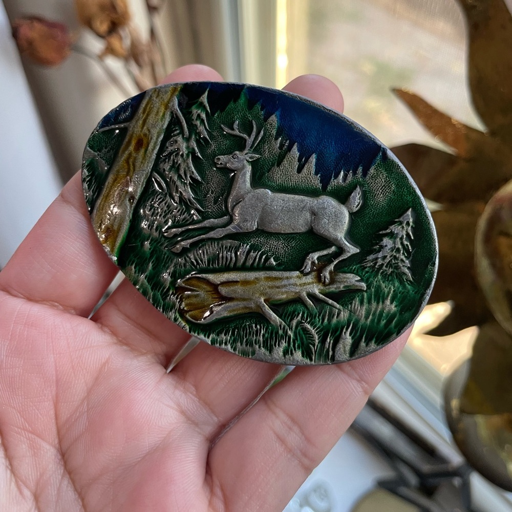 Vintage 1980s leaping deer Scene metal belt buckle - Picture 3 of 13
